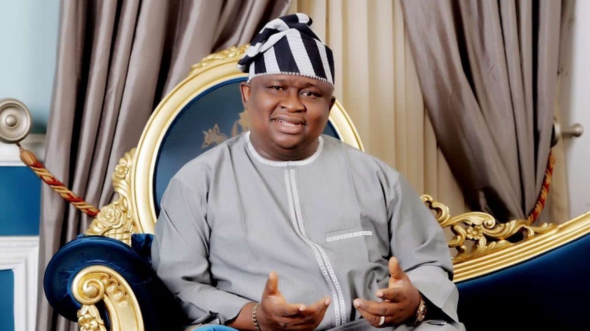 Sen. Adeola Partners Cooperative Institutions to Train, and Empower 2,790 Constituents