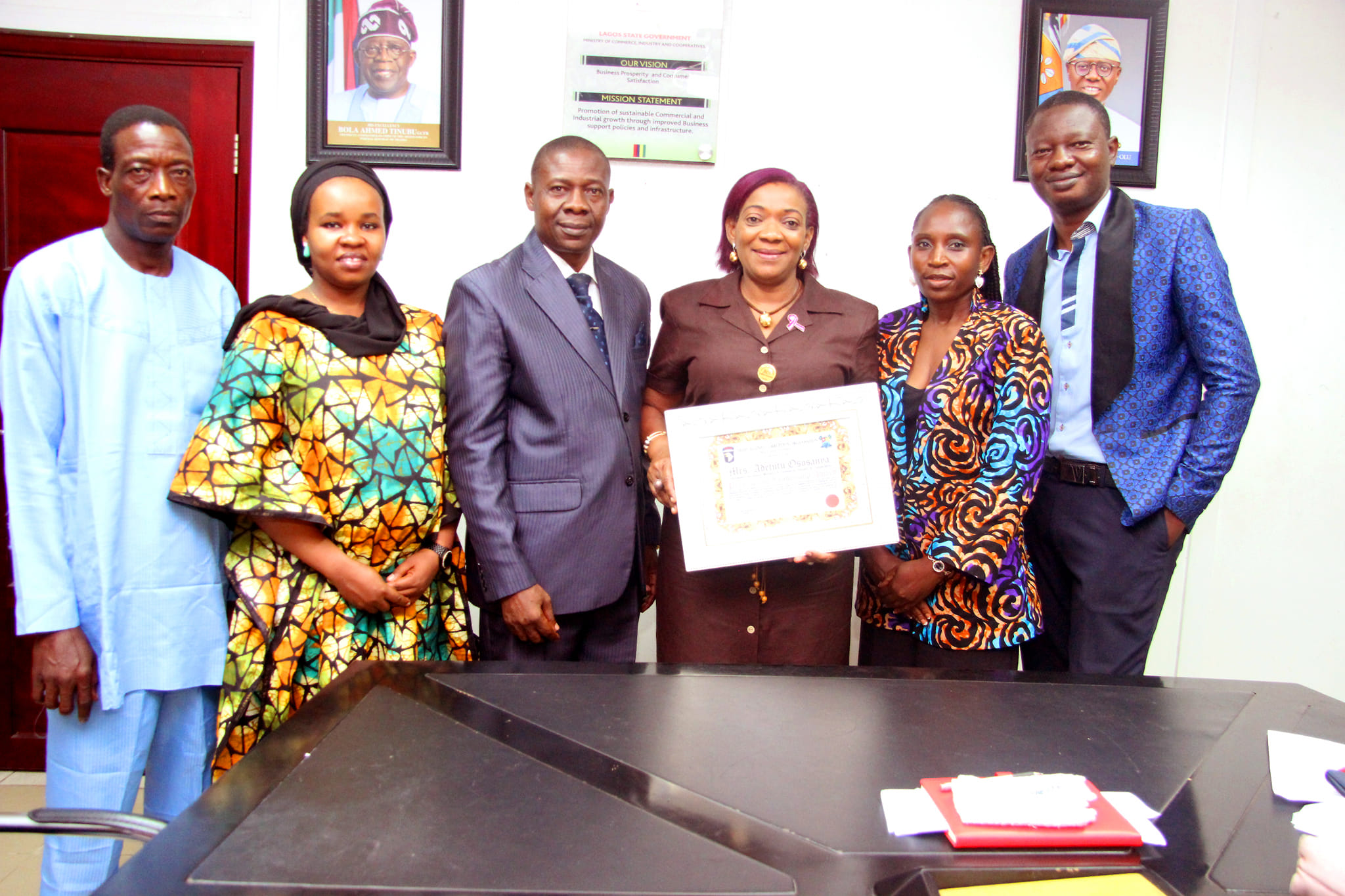 Ososanya Conferred with the Anti-corruption and Leadership Award for Excellent Work